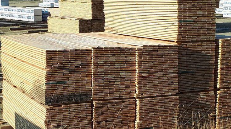Federal government takes aggressive stance on softwood lumber tariffs, Trudeau  