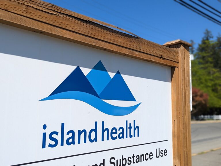 Island nurses honoured for bringing care to First Nation elder