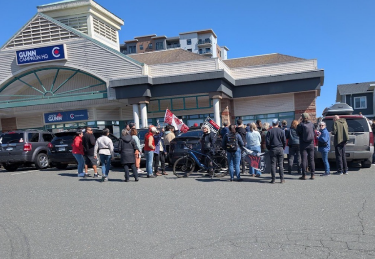 UPDATE: Busload of protesters comes to Campbell River for anti-Gunn rally
