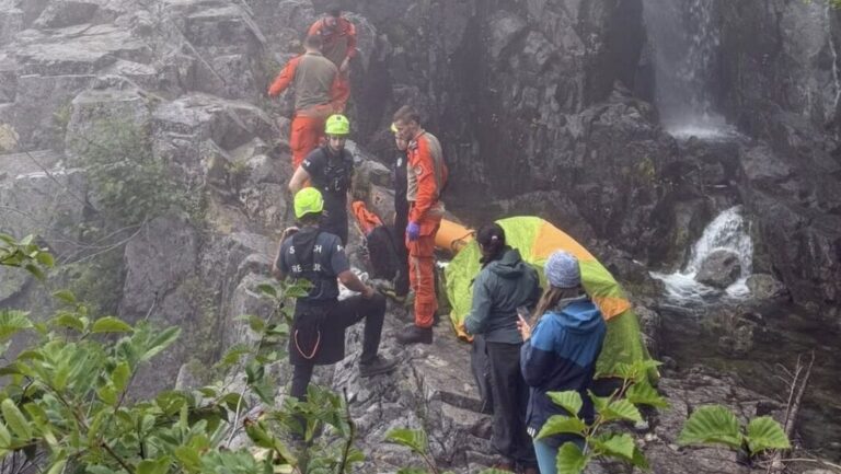 Hiker lifted to safety despite challenging weather conditions, Alberni Valley Rescue 